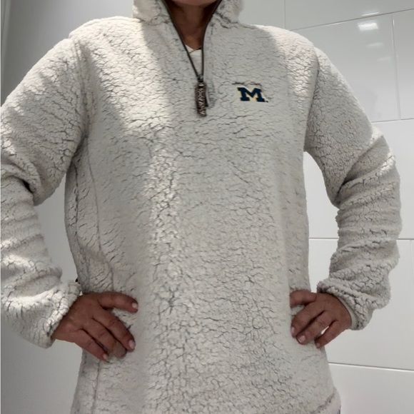 Womens University of Michigan over shirt - Picture 5 of 5